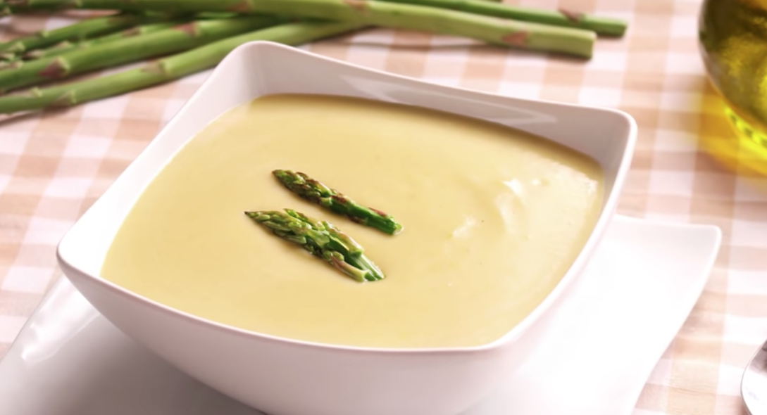 cardo al ajoarriero con pechuga de pollo a la plancha y crema de espárragos